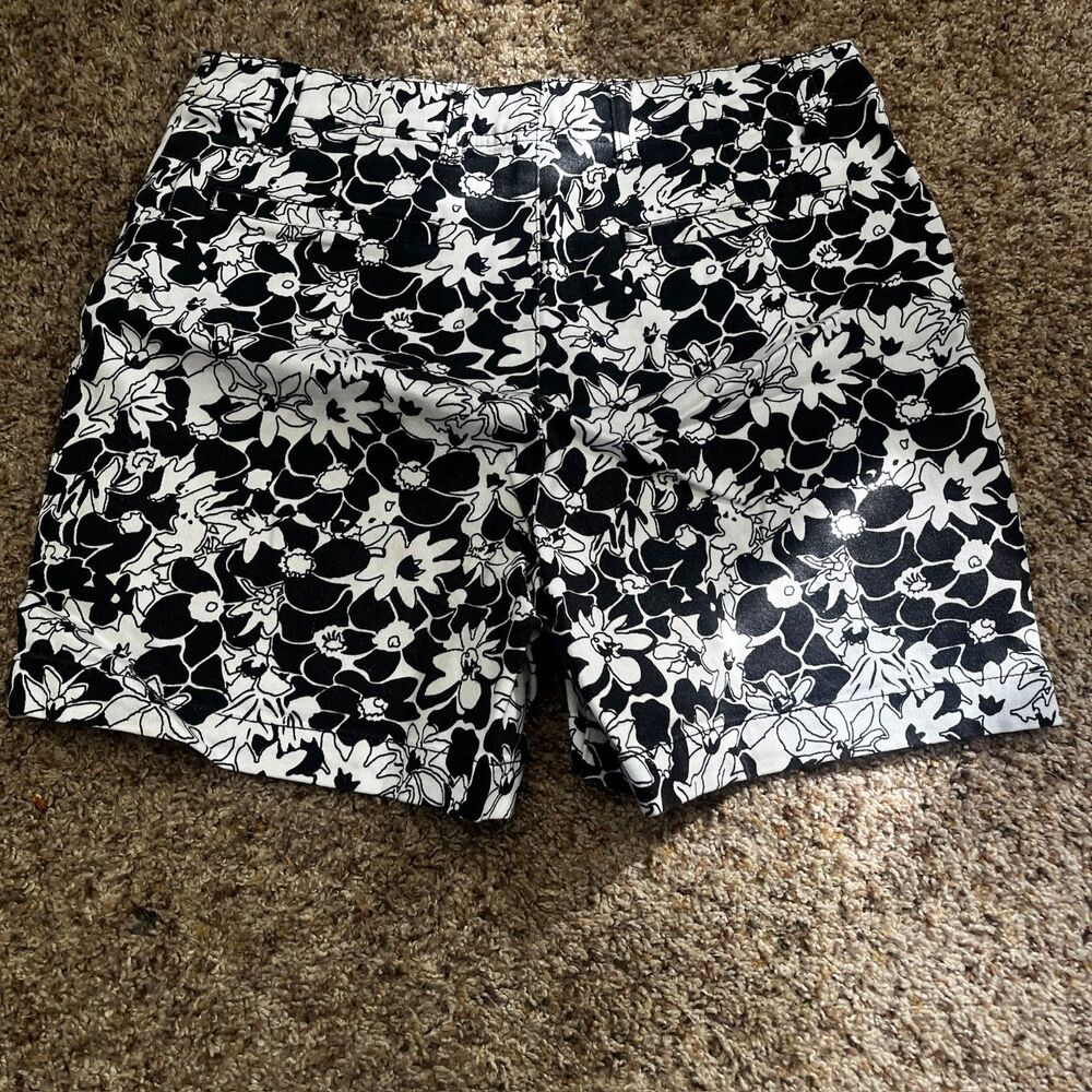Faded Glory Women's Size 6 Black and White Floral Pattern Stretch Bermuda Shorts